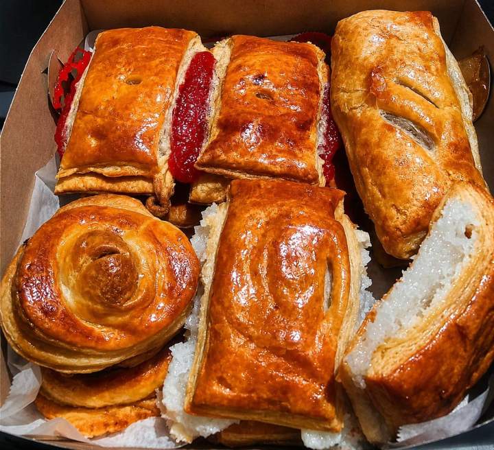 Start your day with delicious, fresh, and satisfying breakfast favourites.