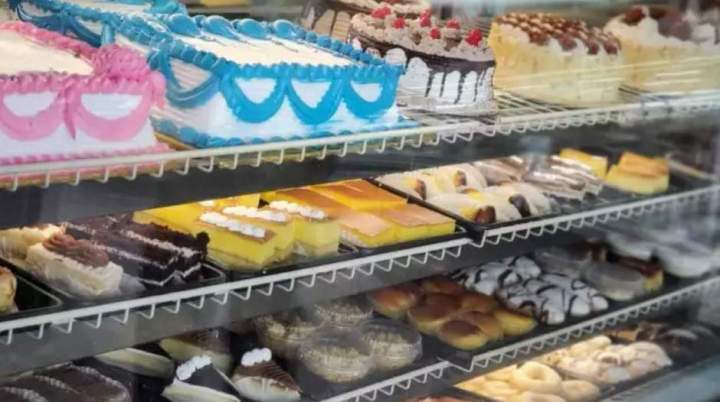 Which Cake Is Best for Engagement?, Virginia Gardens